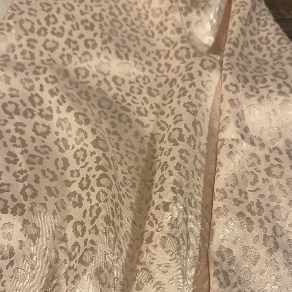 Sincerely Jules Blush Leopard Print Blouse - Size L - Picture 4 of 11